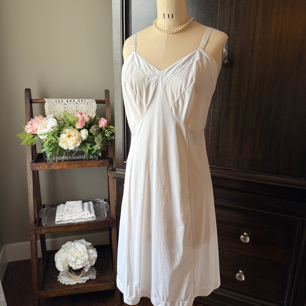 Vintage White Full Slip Scalloped V-Neck Adjustable Straps Mid-Length Underdress